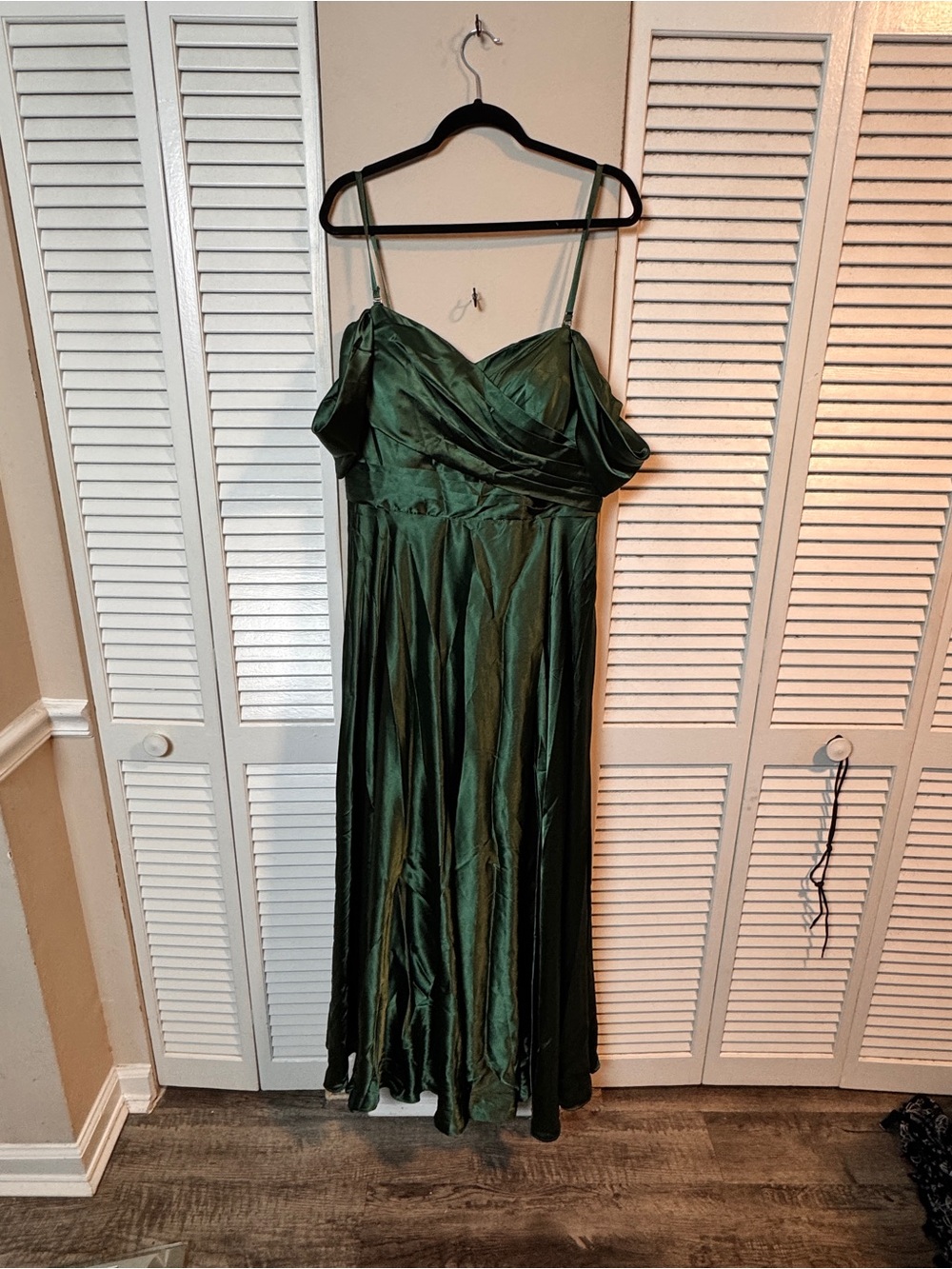 Elegant Forest Green Satin Spaghetti Strap Dress